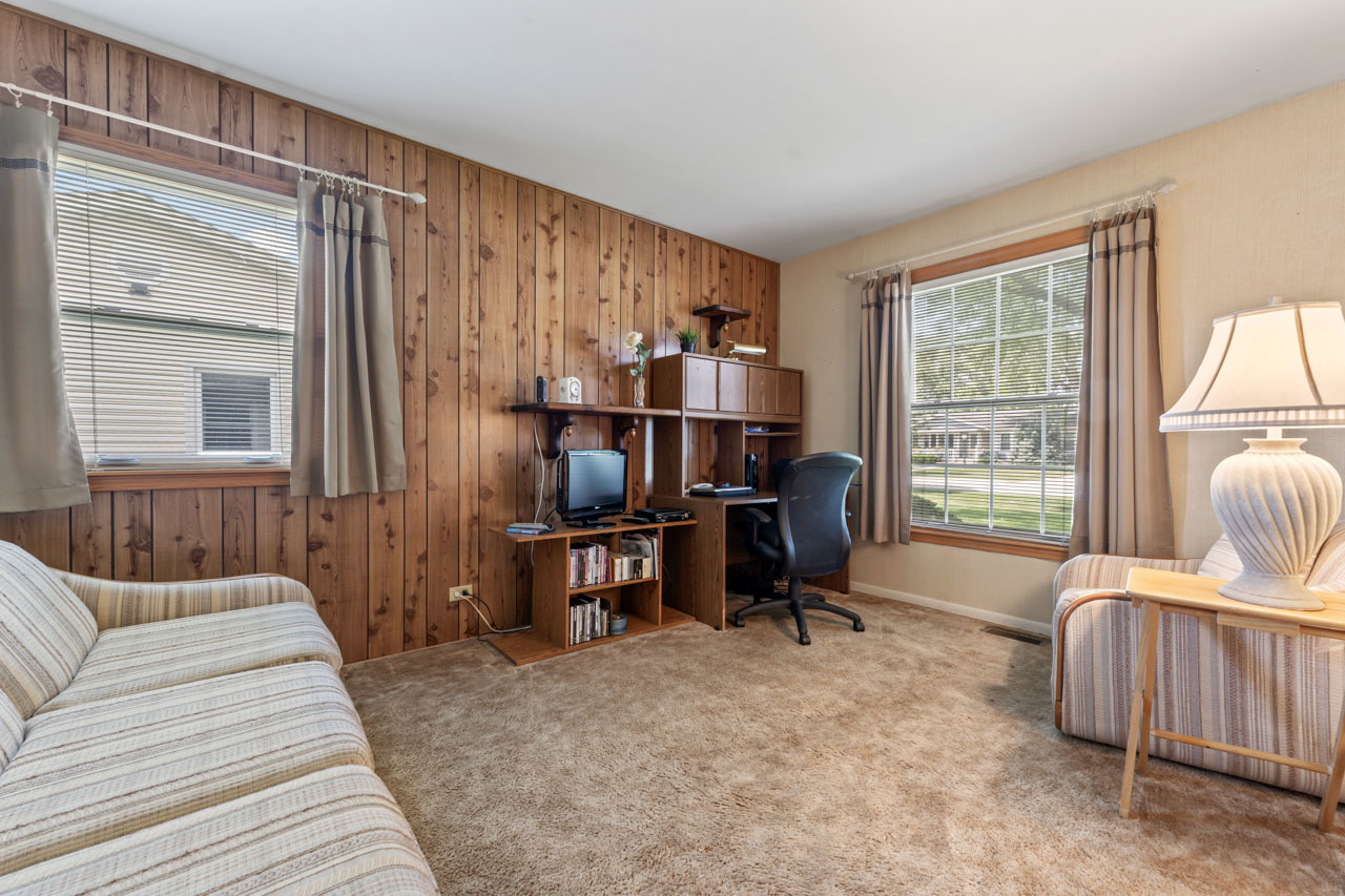 577 Lowestoft Lane, Elk Grove Village, IL 60007