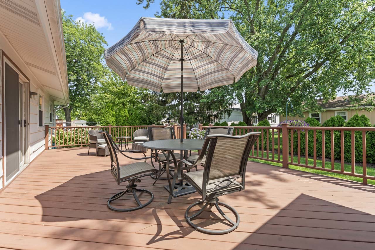 577 Lowestoft Lane, Elk Grove Village, IL 60007