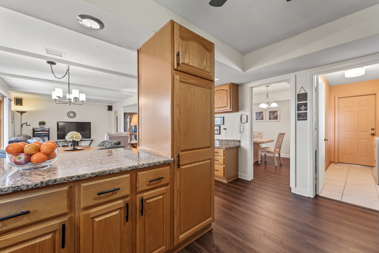 577 Lowestoft Lane, Elk Grove Village, IL 60007