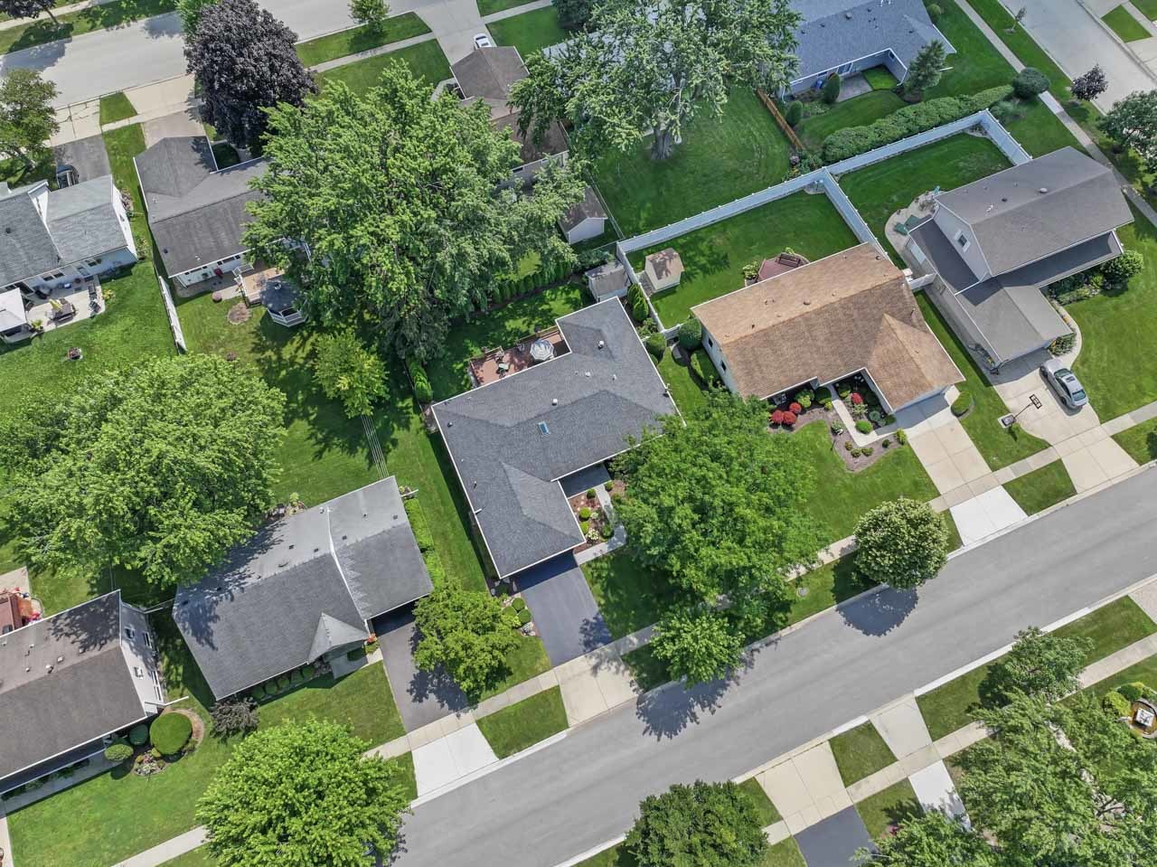 577 Lowestoft Lane, Elk Grove Village, IL 60007