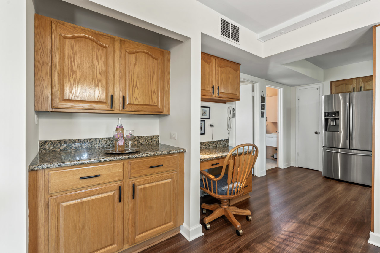 577 Lowestoft Lane, Elk Grove Village, IL 60007