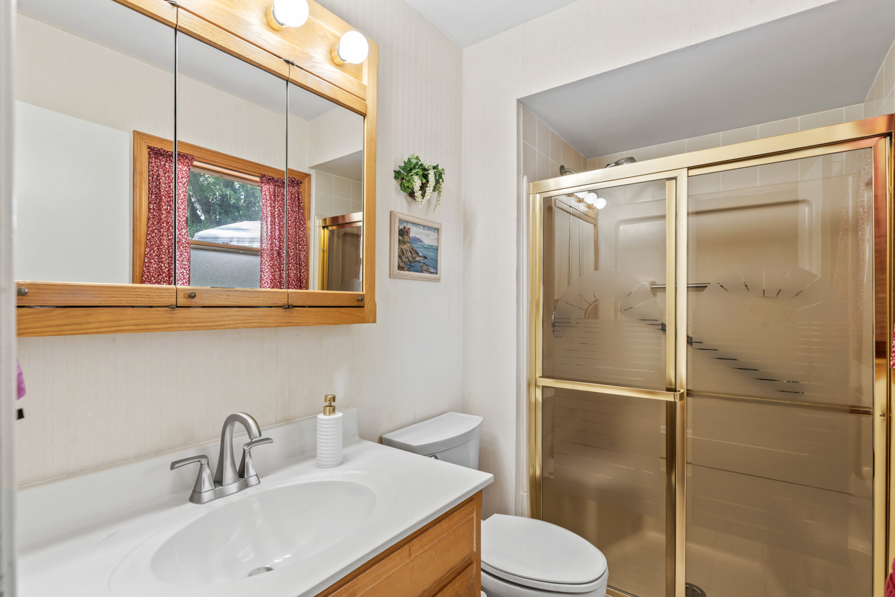 577 Lowestoft Lane, Elk Grove Village, IL 60007