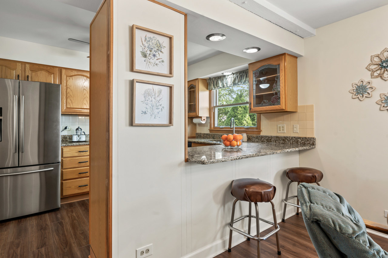 577 Lowestoft Lane, Elk Grove Village, IL 60007