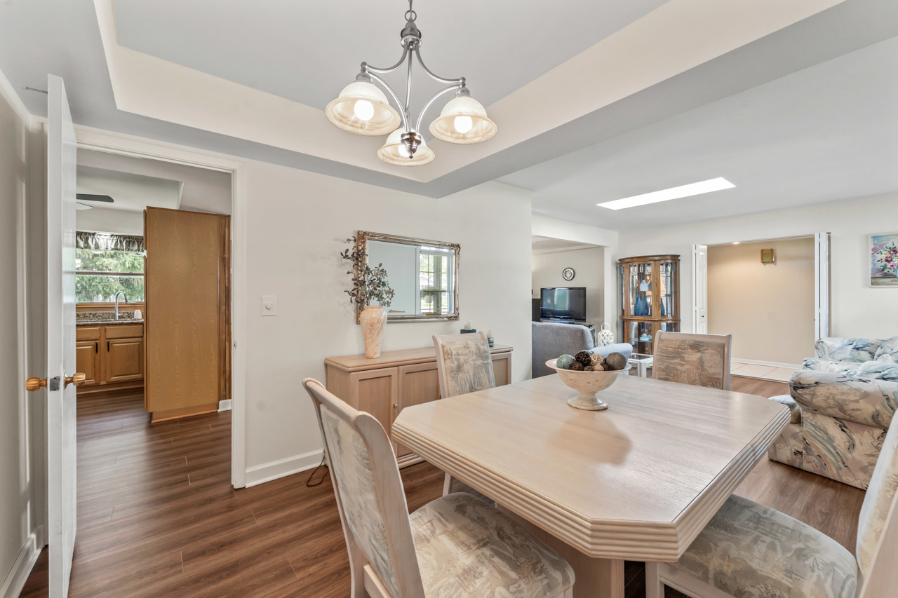 577 Lowestoft Lane, Elk Grove Village, IL 60007