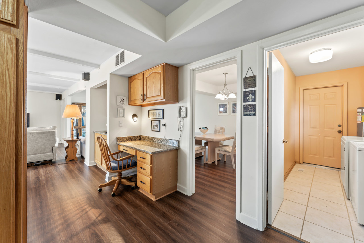 577 Lowestoft Lane, Elk Grove Village, IL 60007