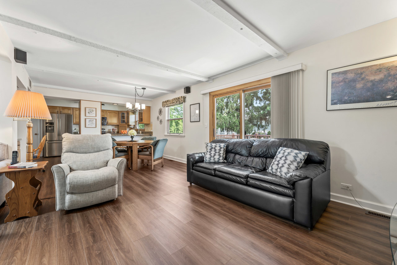 577 Lowestoft Lane, Elk Grove Village, IL 60007