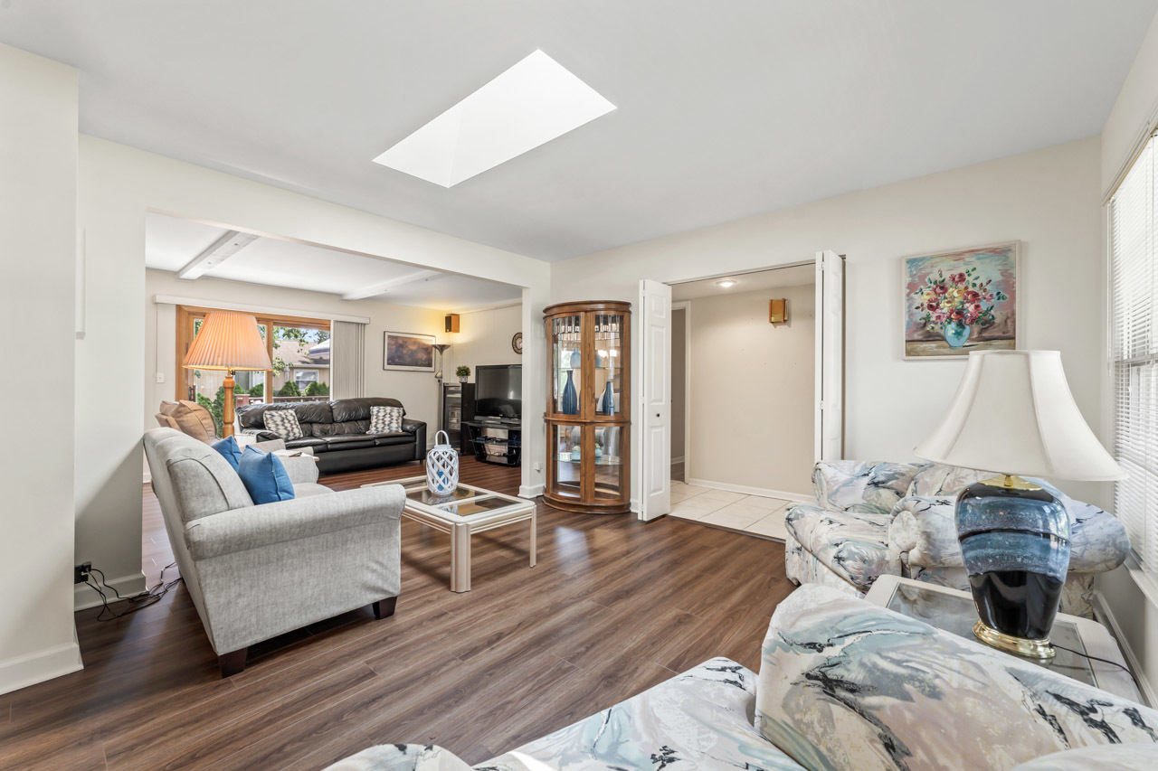577 Lowestoft Lane, Elk Grove Village, IL 60007