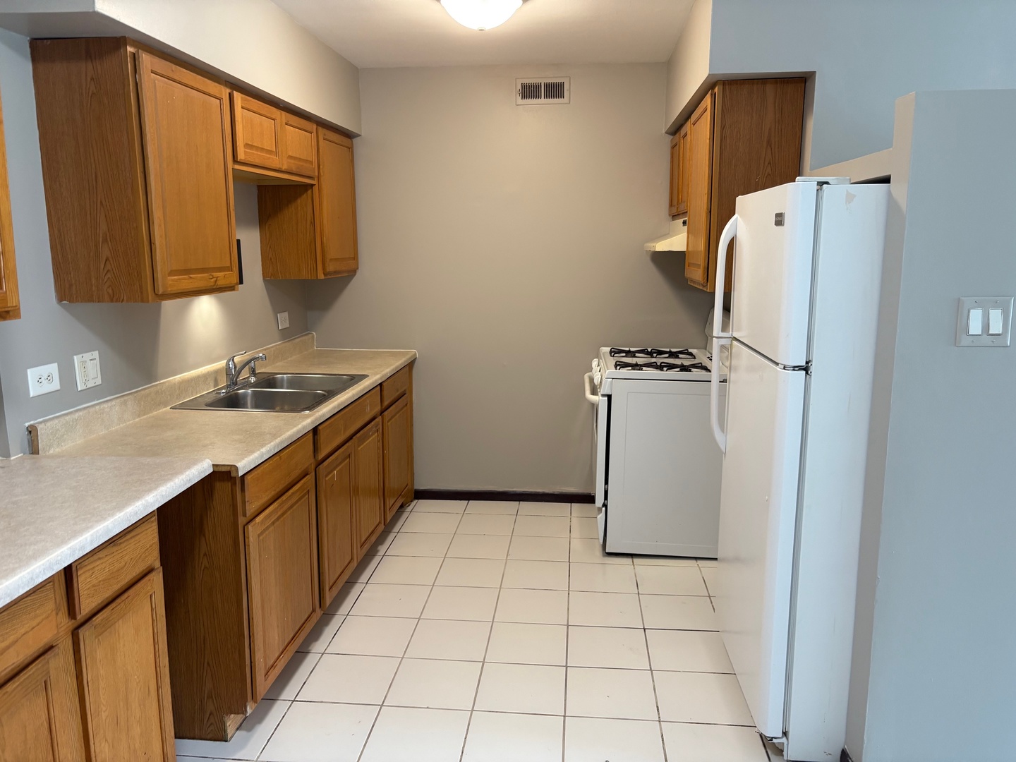 16622 Theresa Lane #302, Tinley Park, IL 60477
