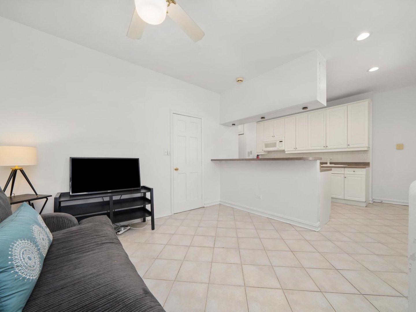 6807 N Lakewood Avenue #2S, Chicago, IL 60626