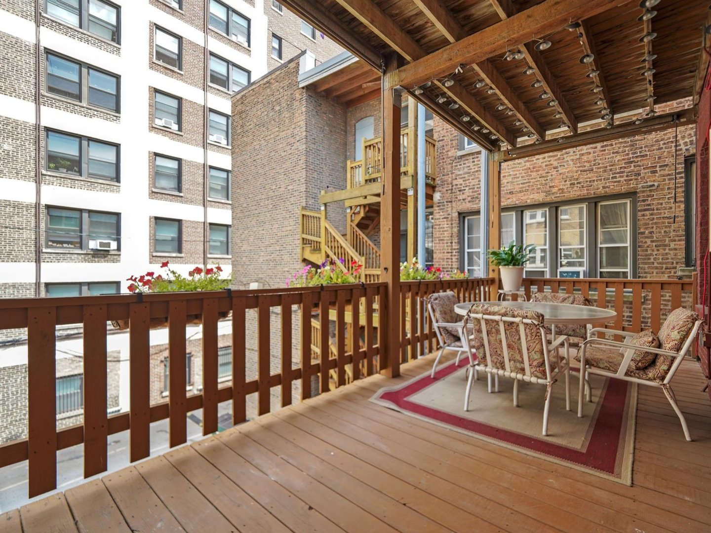 6807 N Lakewood Avenue #2S, Chicago, IL 60626