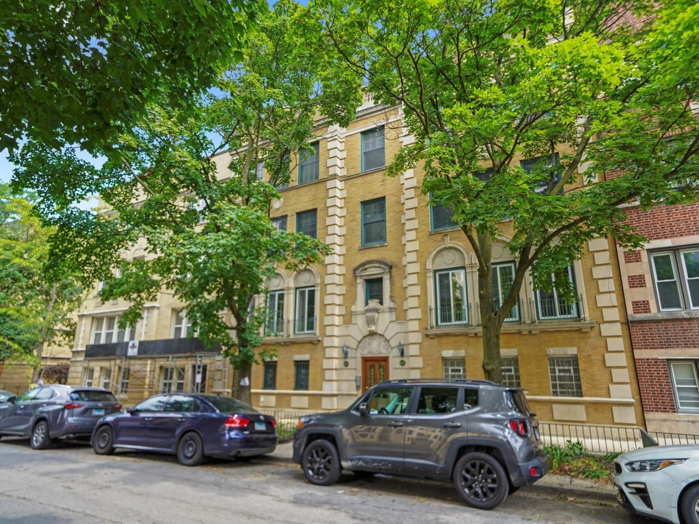 6807 N Lakewood Avenue #2S, Chicago, IL 60626