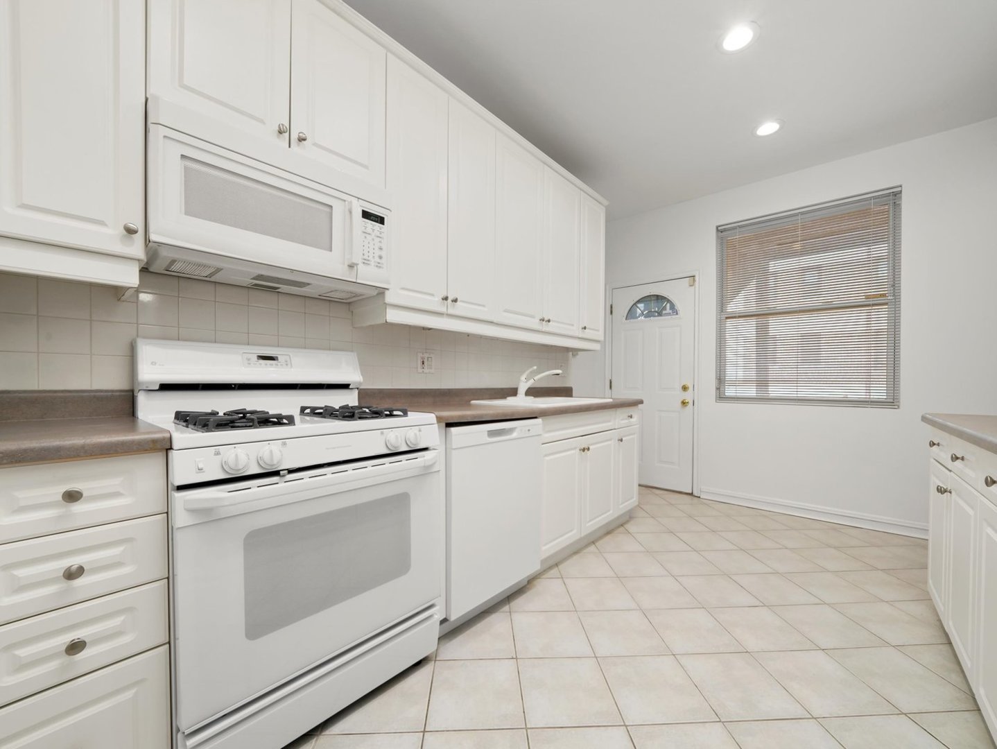 6807 N Lakewood Avenue #2S, Chicago, IL 60626