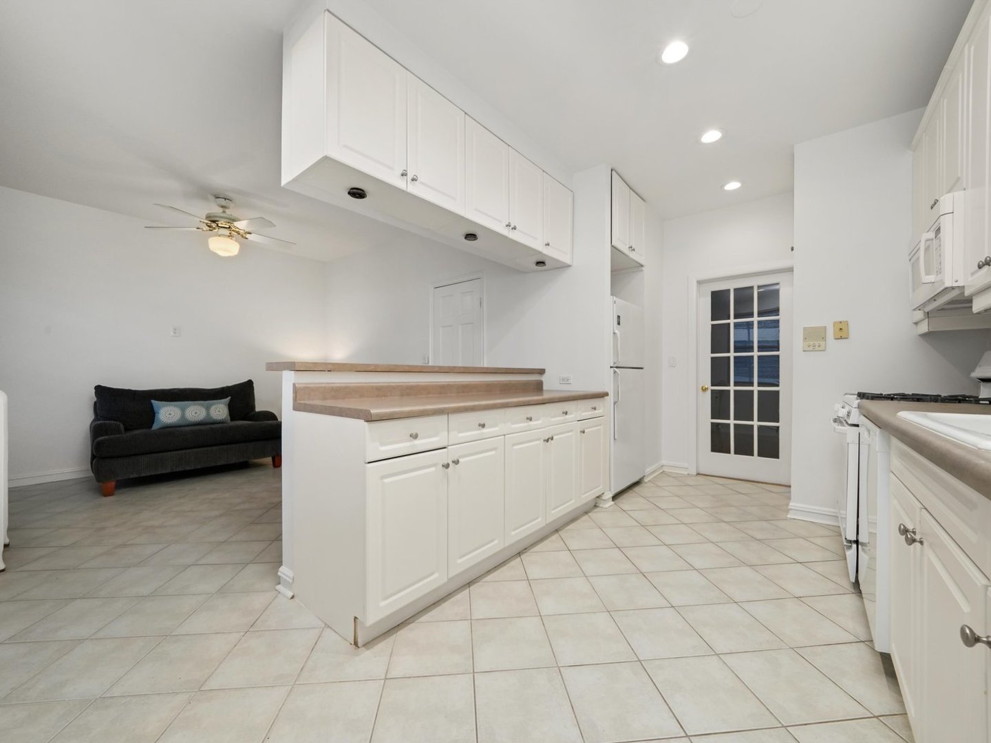 6807 N Lakewood Avenue #2S, Chicago, IL 60626