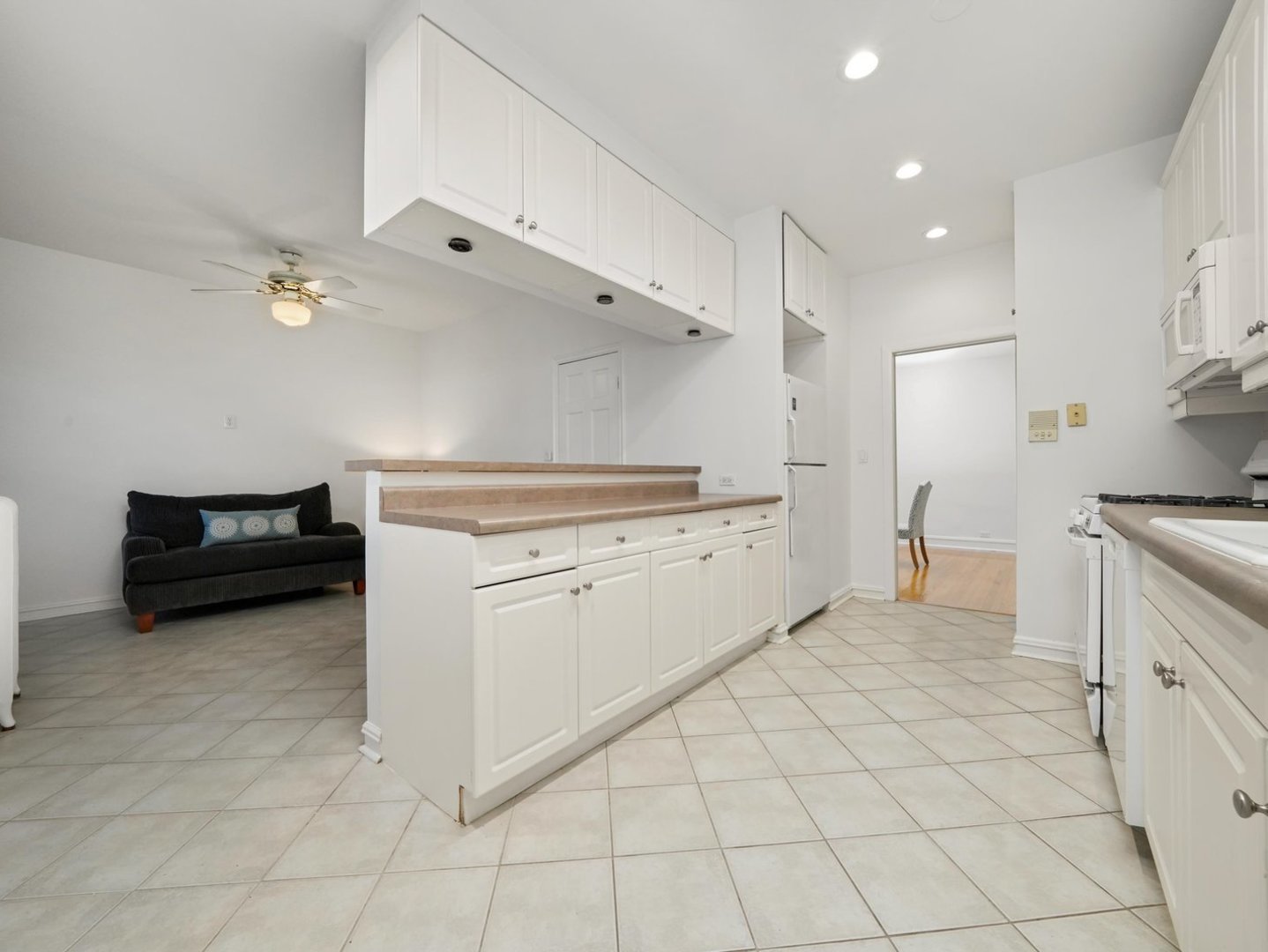 6807 N Lakewood Avenue #2S, Chicago, IL 60626