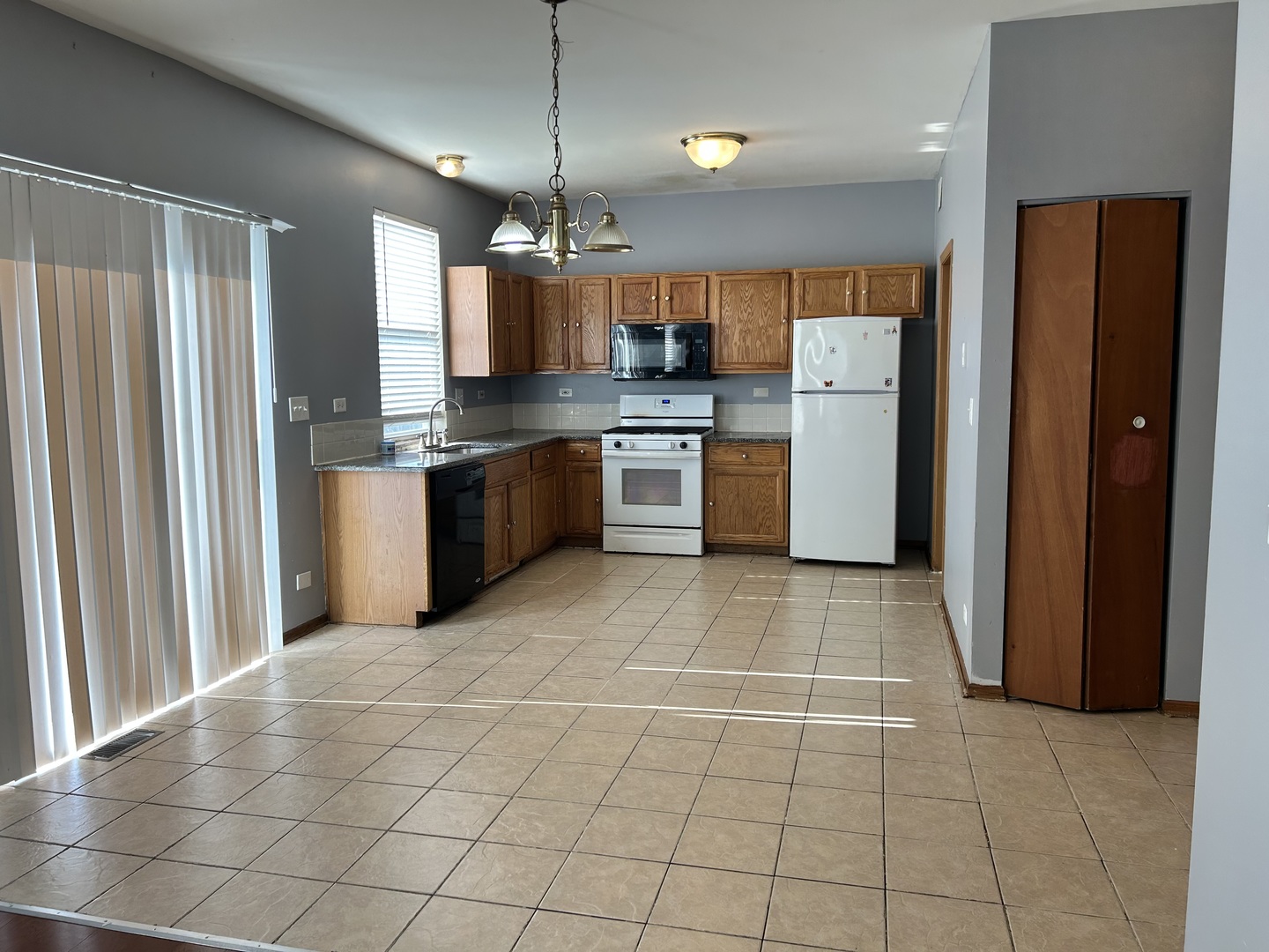 820 Rebecca Lane, Bolingbrook, IL 60440