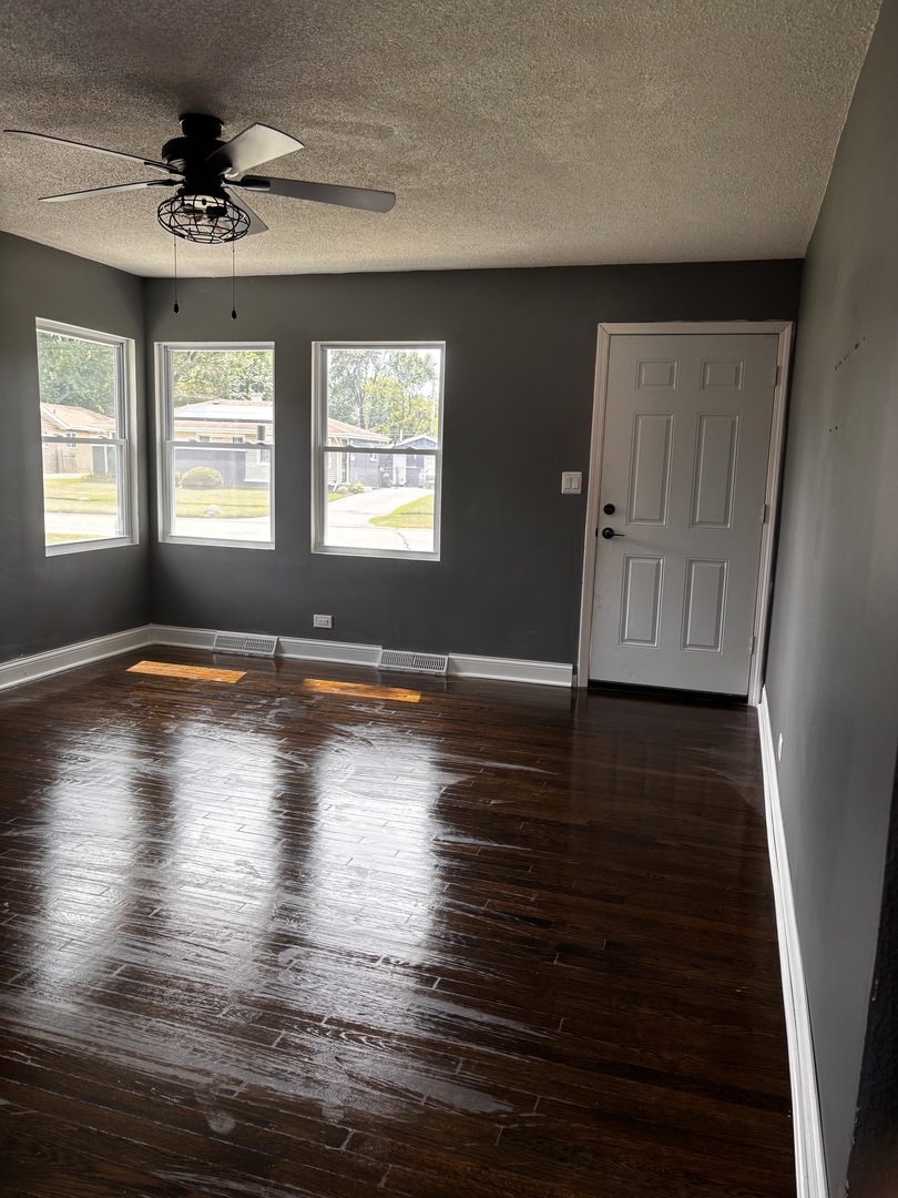 16133 Cambridge Drive, Markham, IL 60428