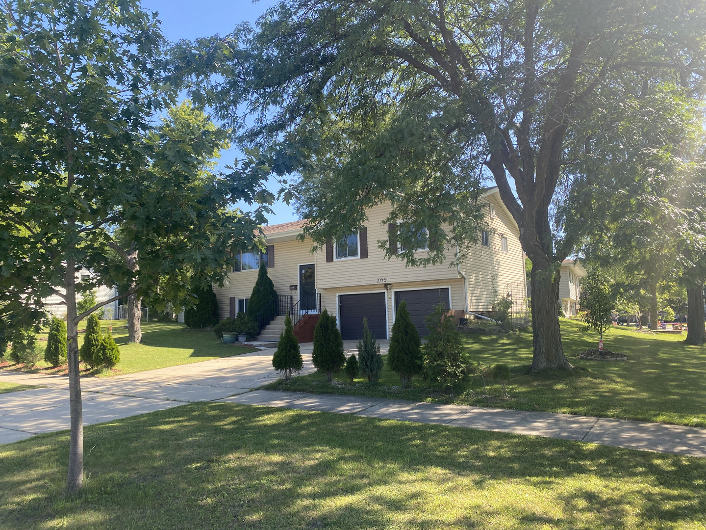 709 S Salem Drive, Schaumburg, IL 60193