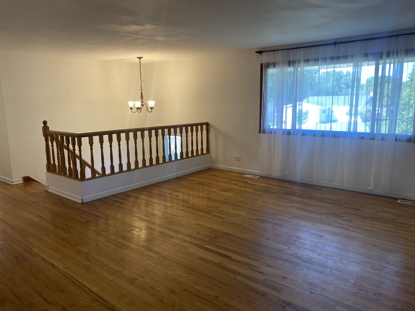 709 S Salem Drive, Schaumburg, IL 60193