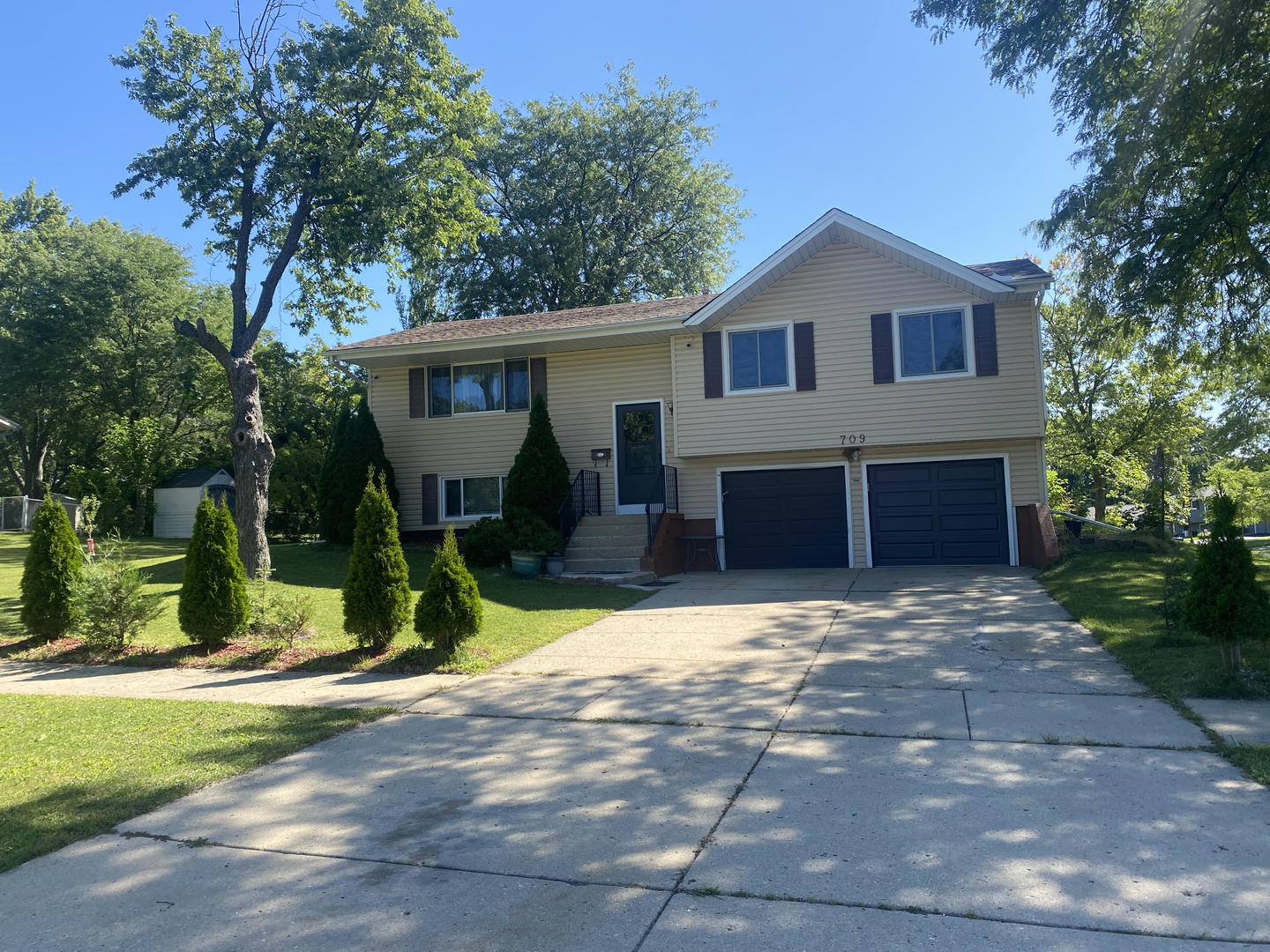 709 S Salem Drive, Schaumburg, IL 60193