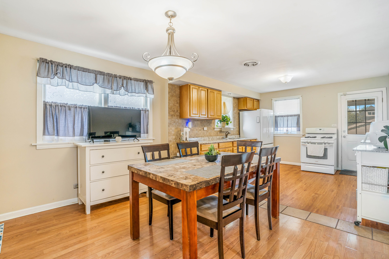 5736 S Kenneth Avenue, Chicago, IL 60629