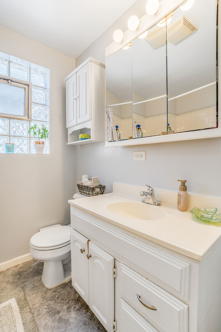 5736 S Kenneth Avenue, Chicago, IL 60629