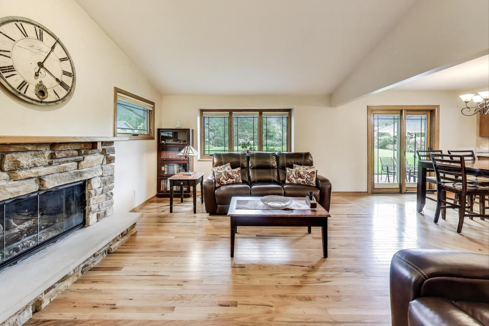 438 High Road, Cary, IL 60013