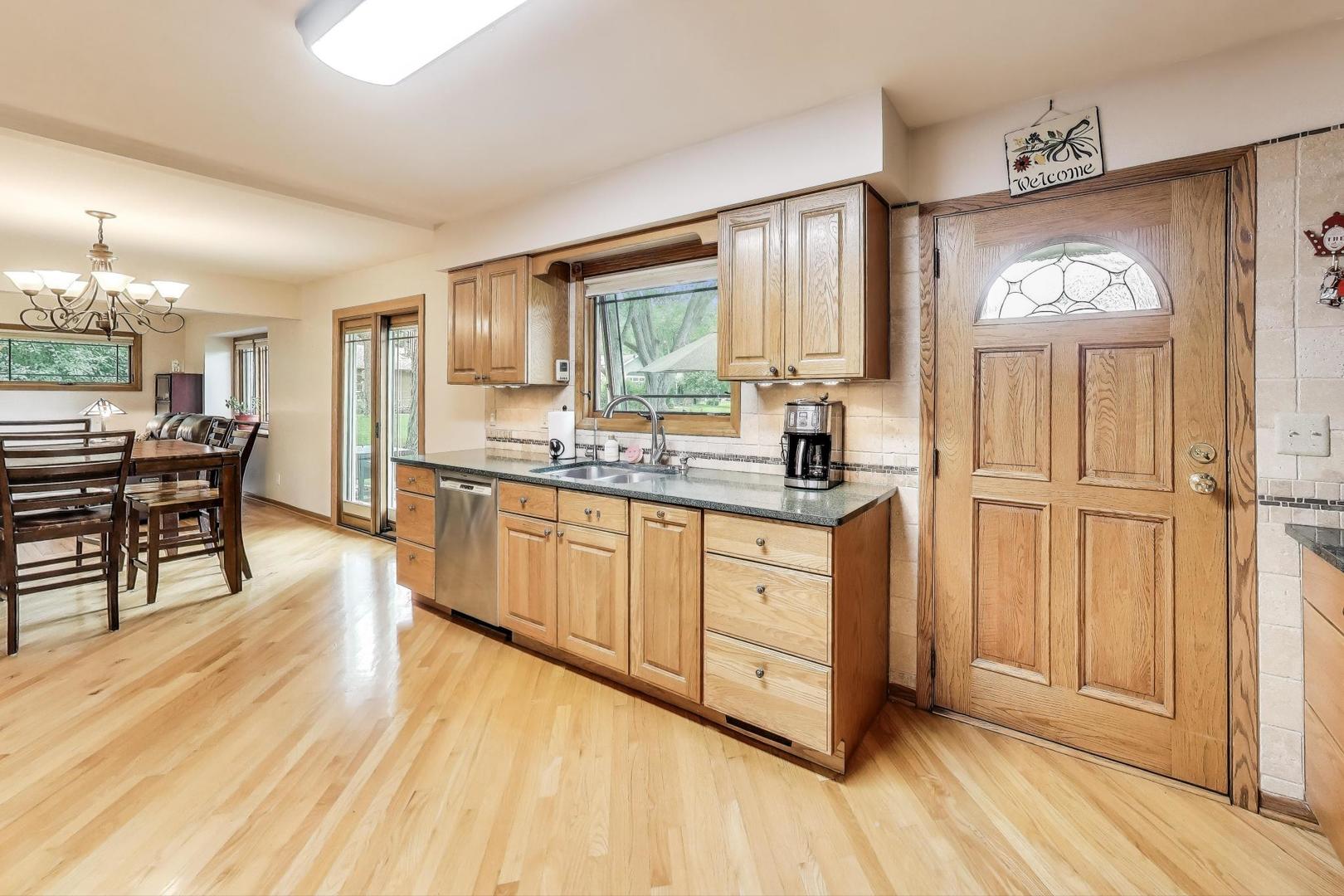 438 High Road, Cary, IL 60013
