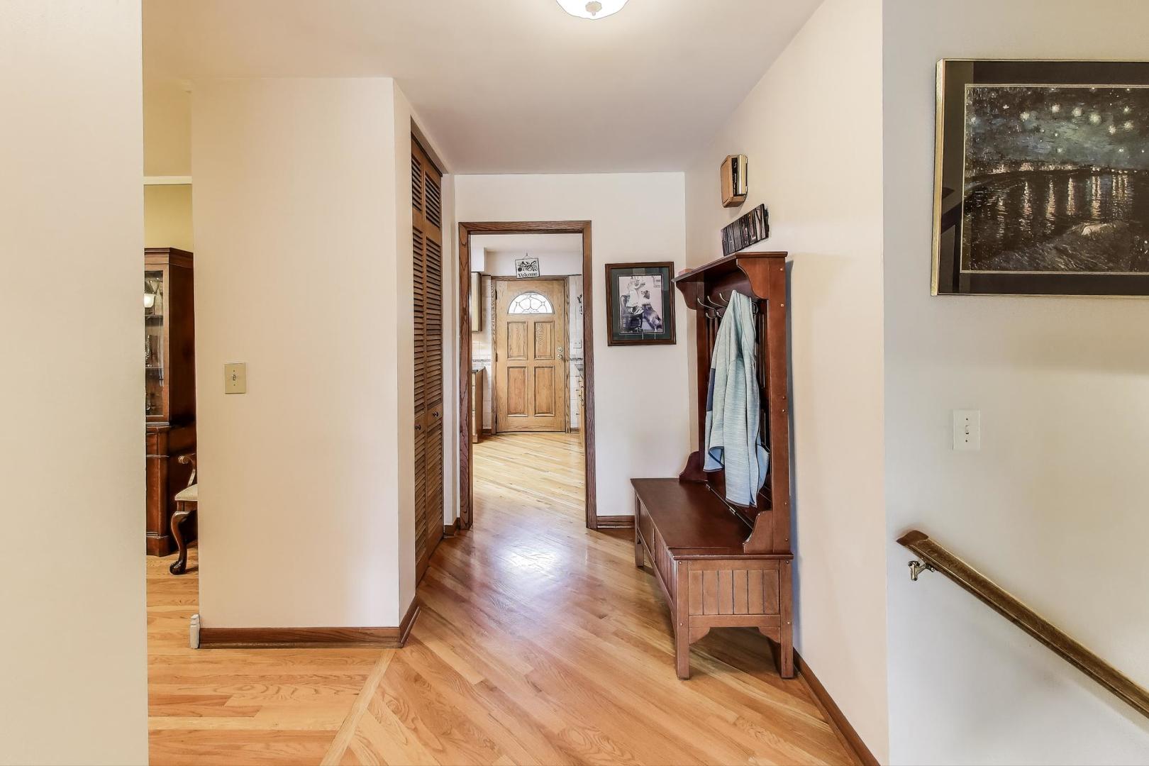 438 High Road, Cary, IL 60013