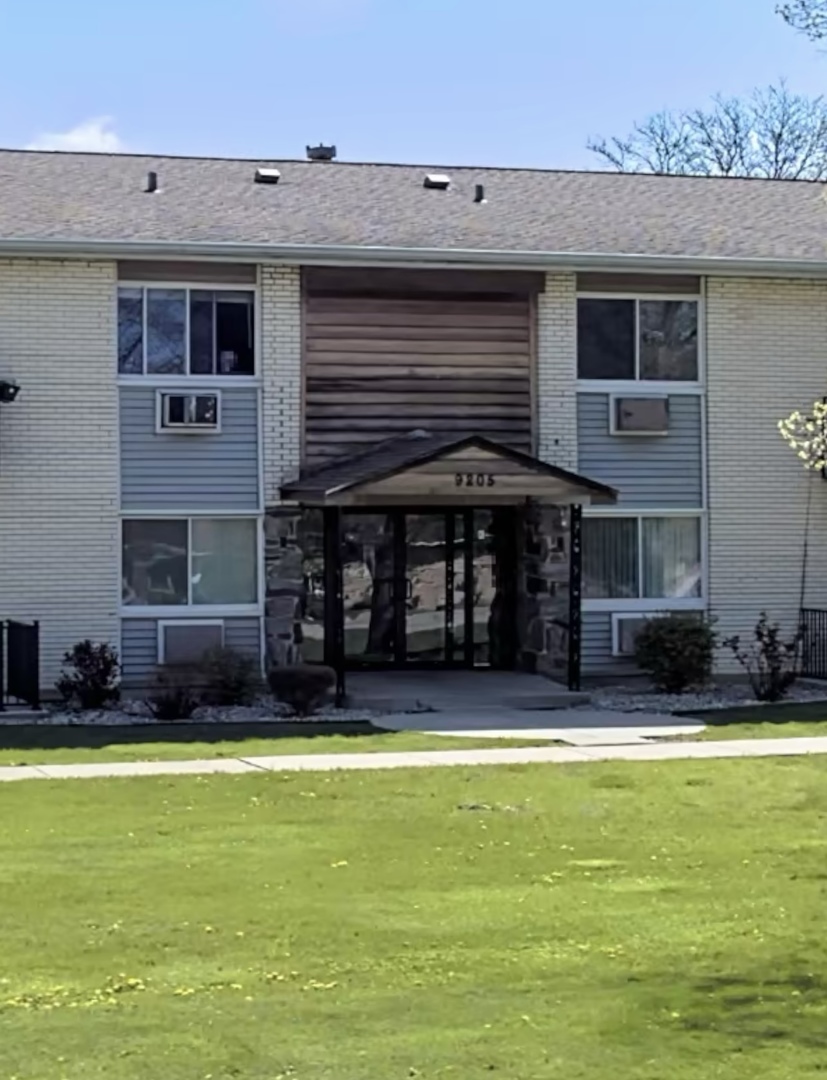 9205 POTTER Road #2H, Des Plaines, IL 60016