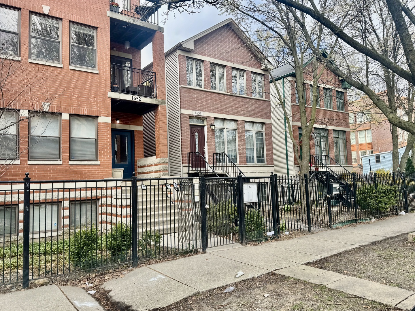 1654 N FAIRFIELD Avenue, Chicago, IL 60647