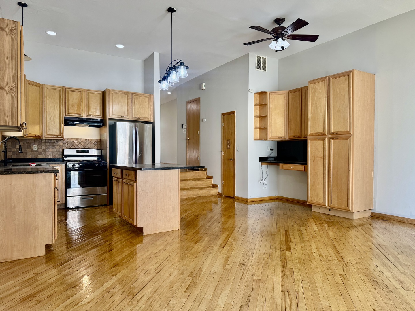 1654 N FAIRFIELD Avenue, Chicago, IL 60647
