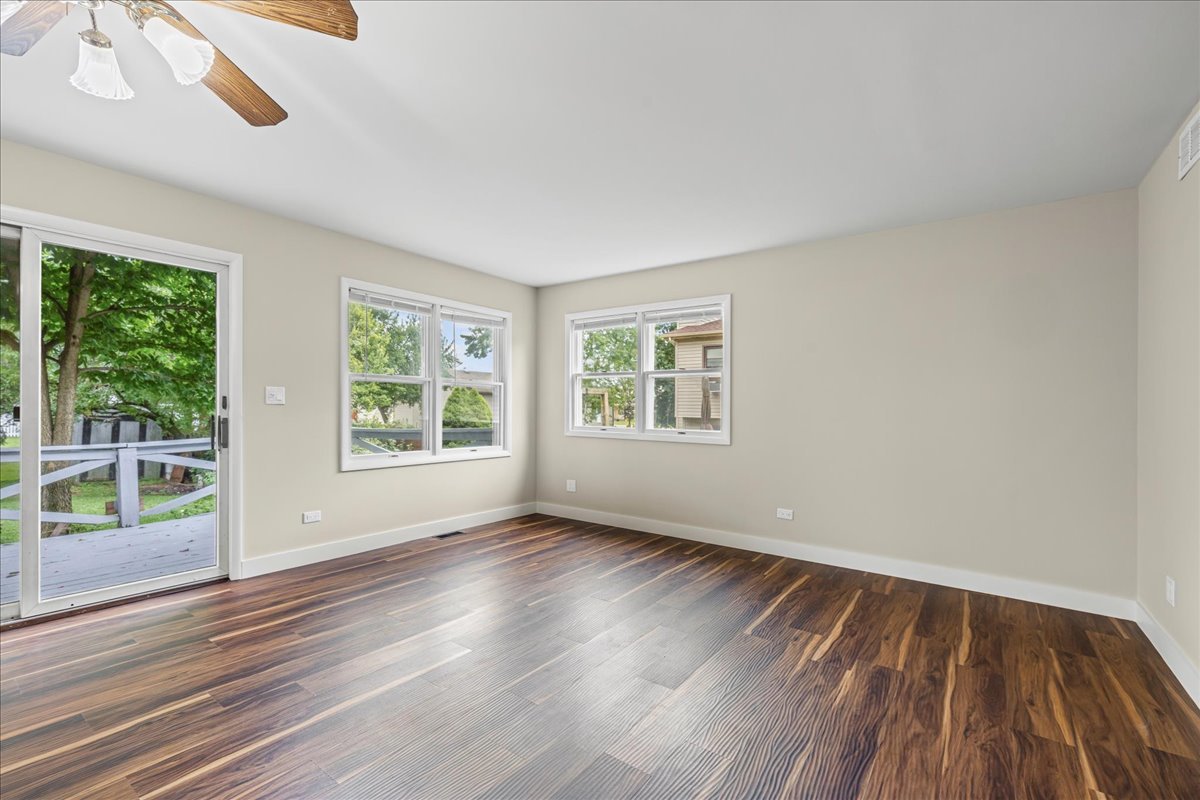 3905 Cornell Avenue, Park City, IL 60085