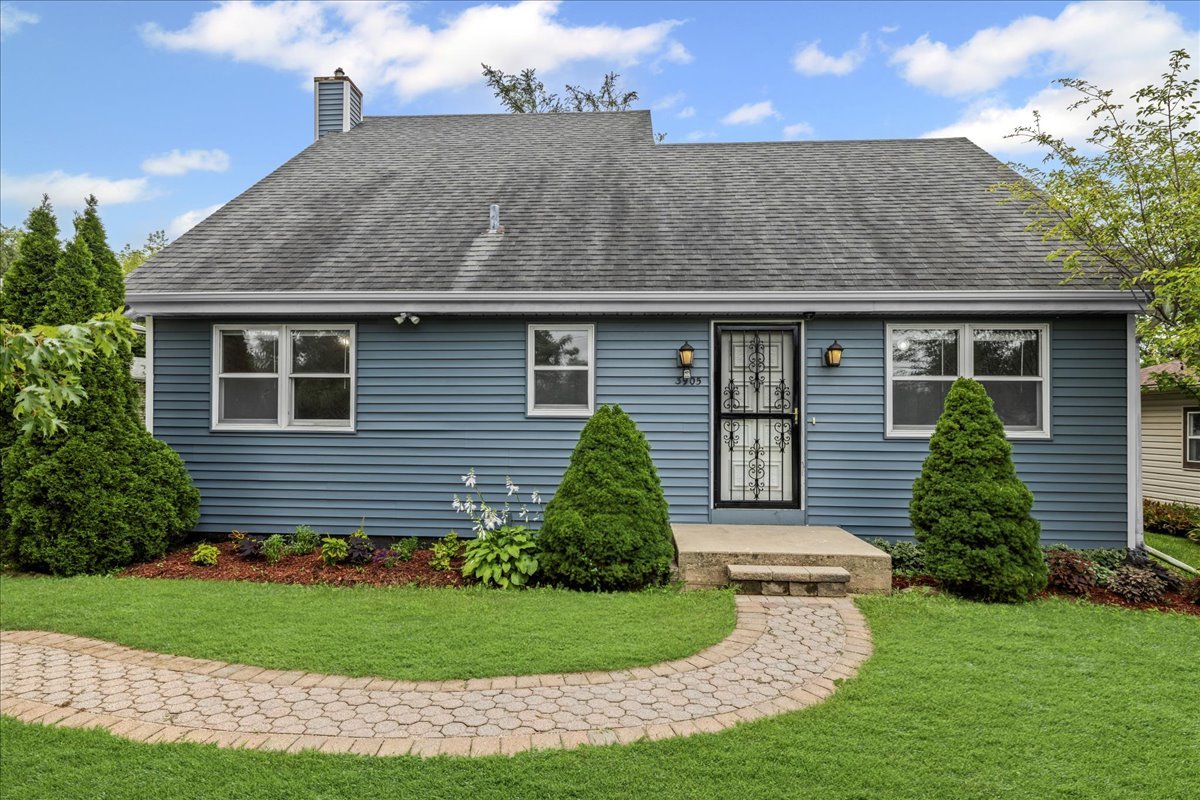3905 Cornell Avenue, Park City, IL 60085