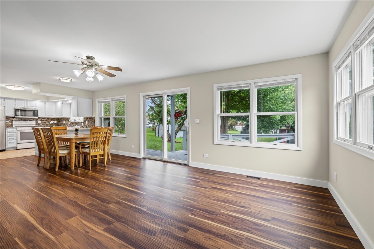 3905 Cornell Avenue, Park City, IL 60085