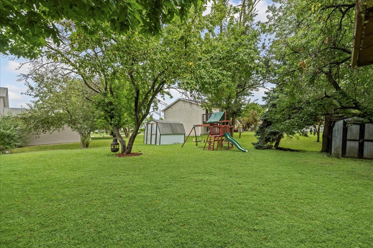 3905 Cornell Avenue, Park City, IL 60085