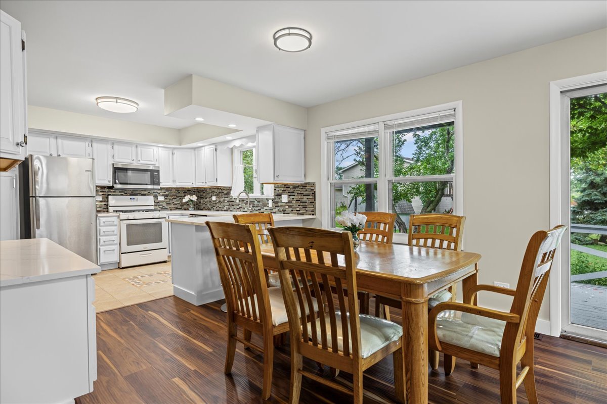 3905 Cornell Avenue, Park City, IL 60085