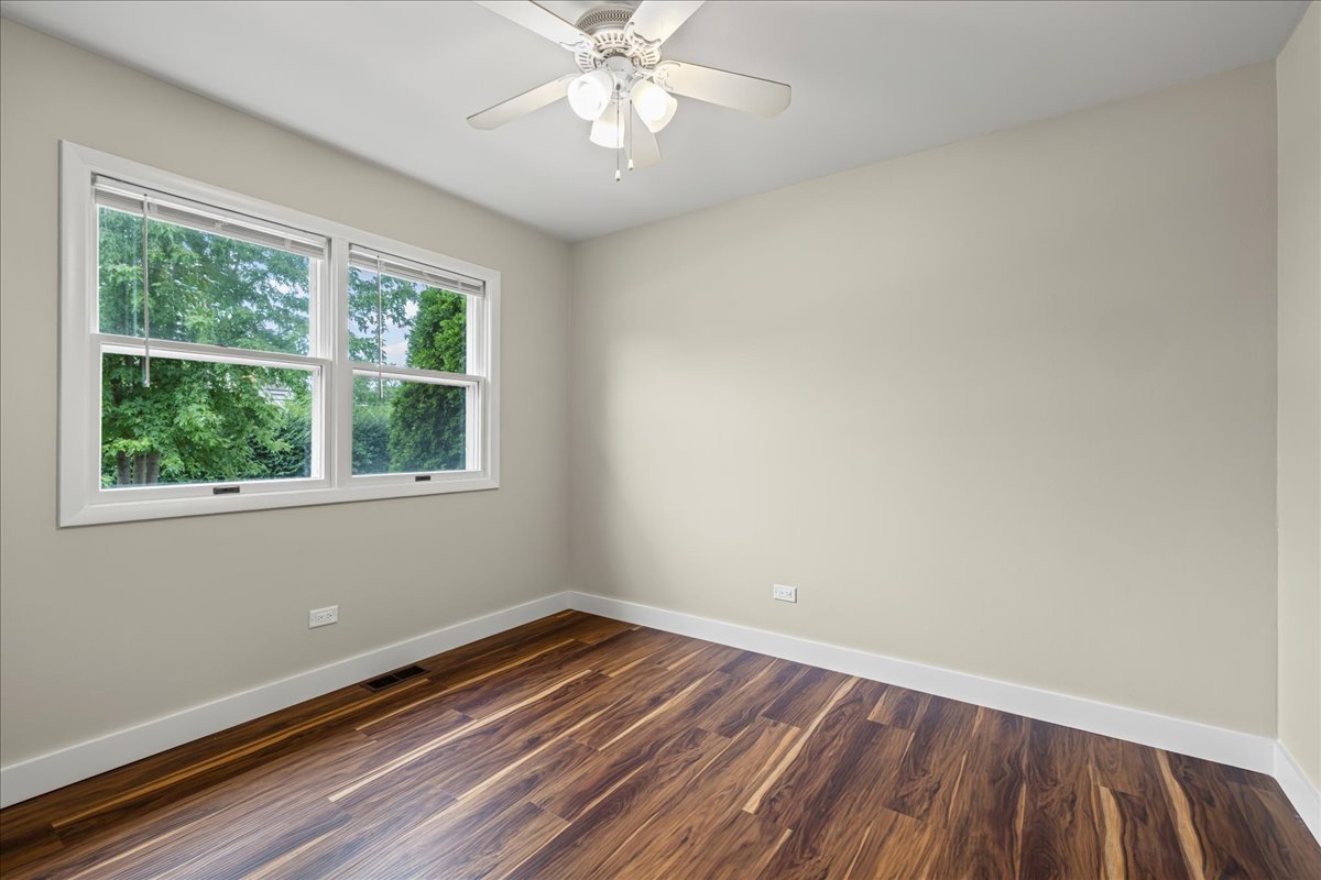 3905 Cornell Avenue, Park City, IL 60085