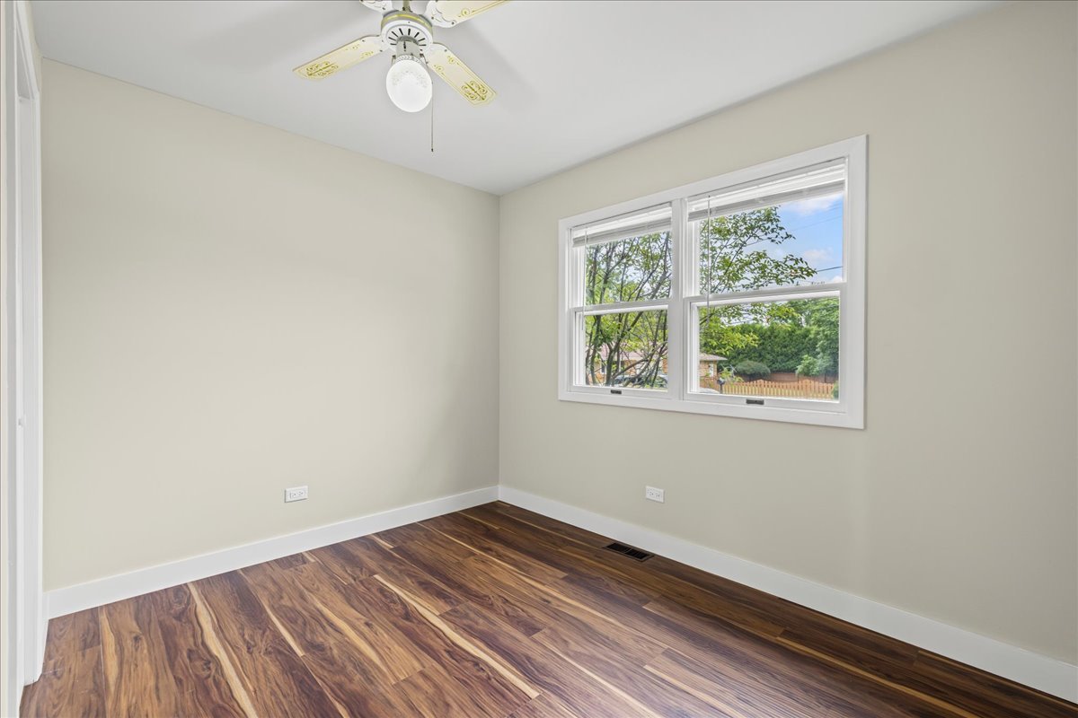 3905 Cornell Avenue, Park City, IL 60085