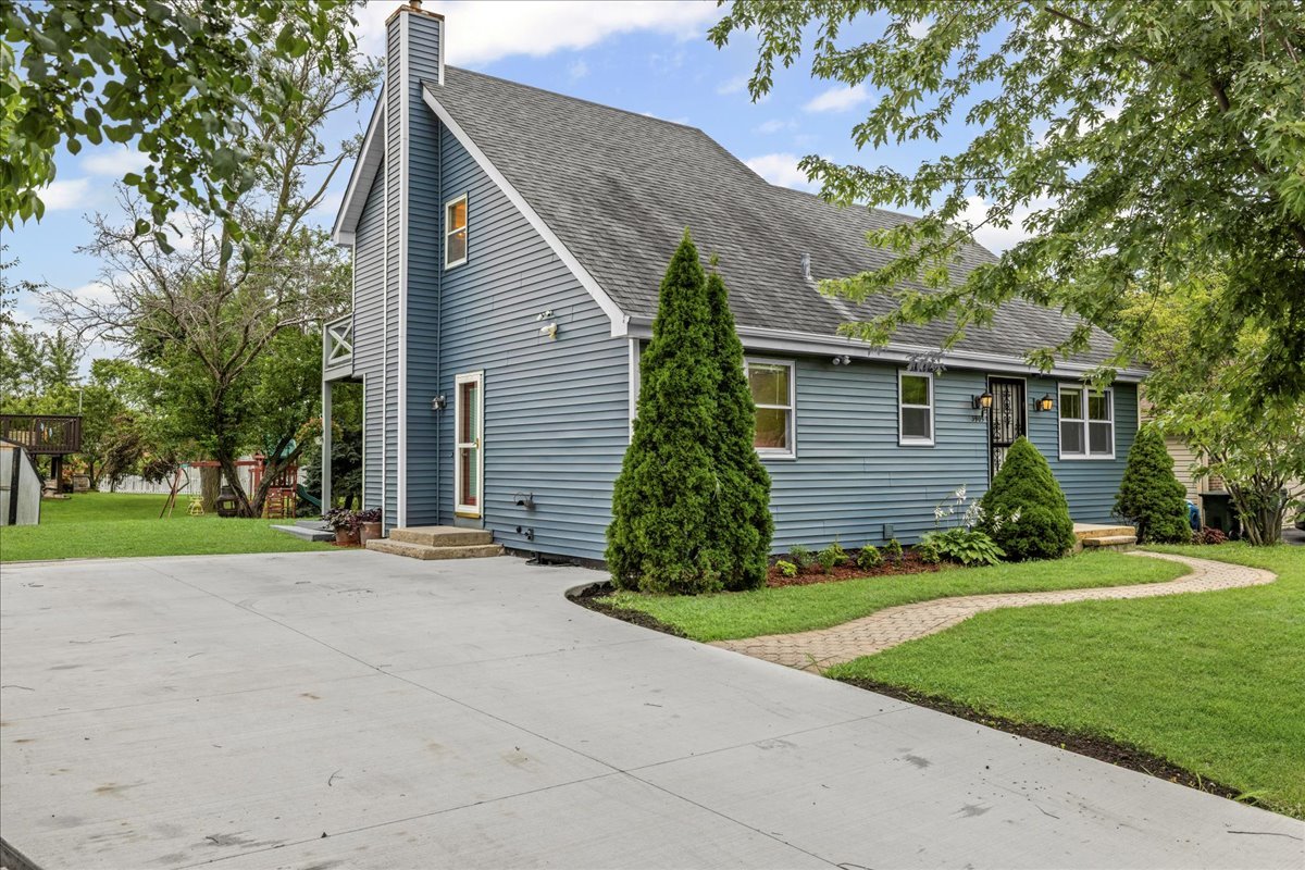 3905 Cornell Avenue, Park City, IL 60085