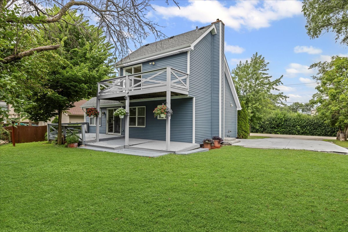 3905 Cornell Avenue, Park City, IL 60085