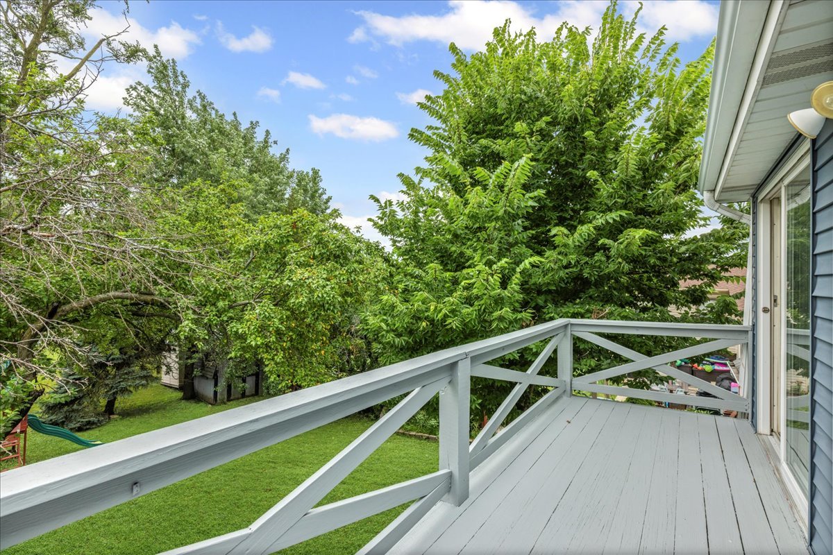 3905 Cornell Avenue, Park City, IL 60085