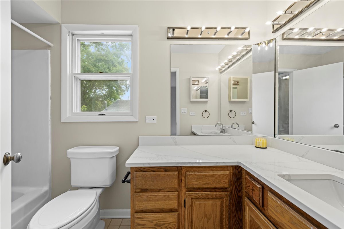 3905 Cornell Avenue, Park City, IL 60085