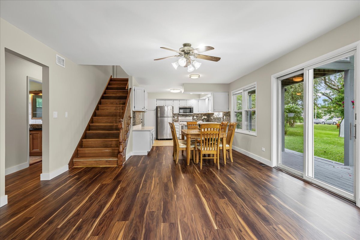3905 Cornell Avenue, Park City, IL 60085