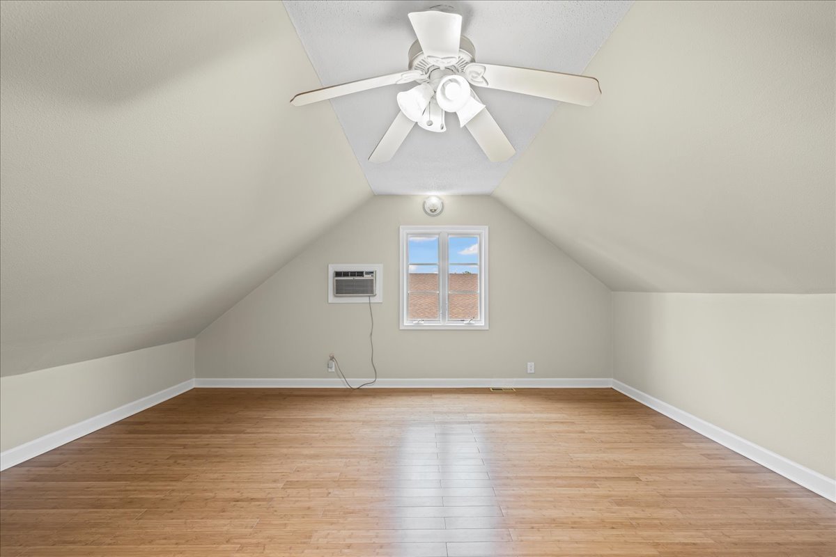 3905 Cornell Avenue, Park City, IL 60085