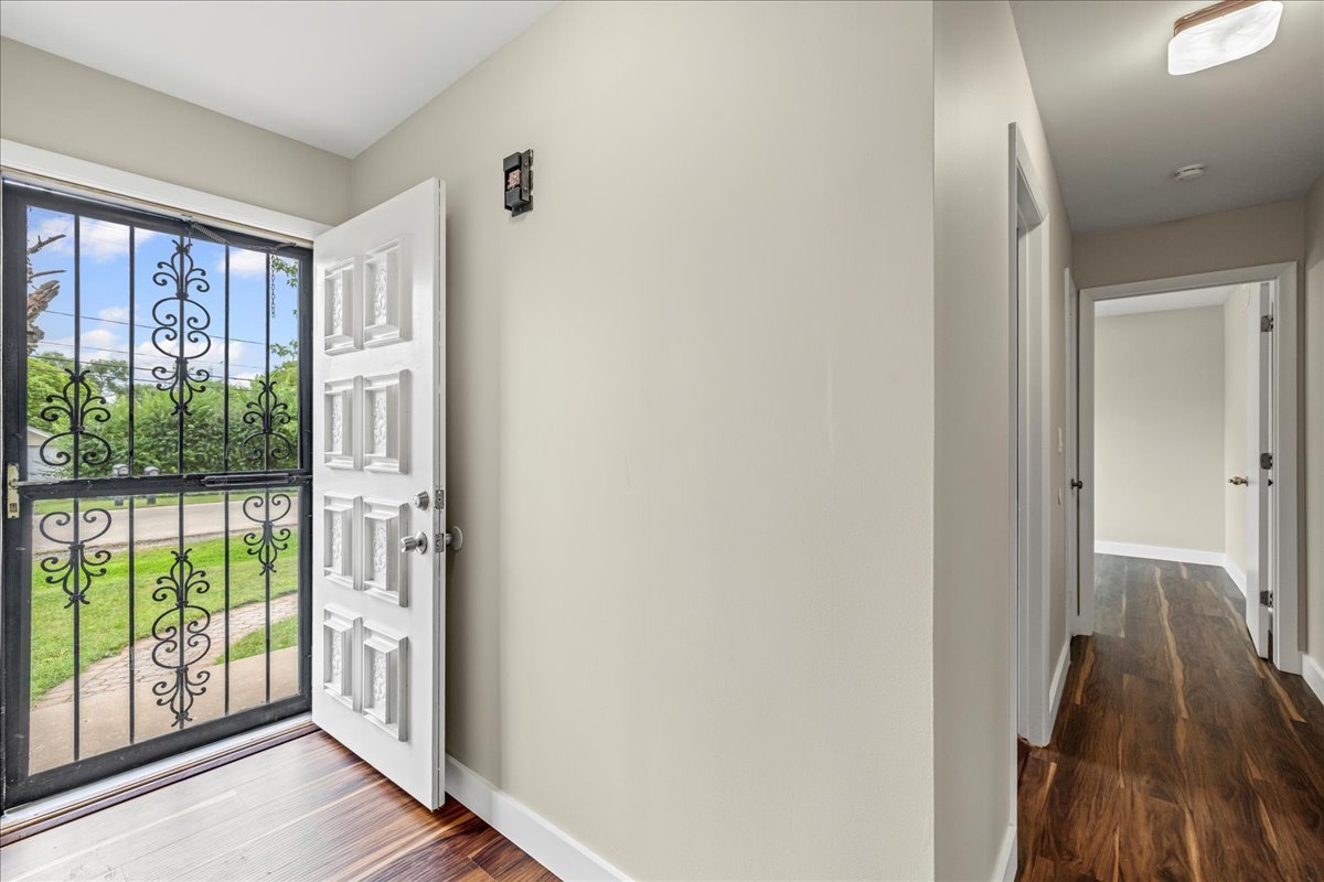 3905 Cornell Avenue, Park City, IL 60085