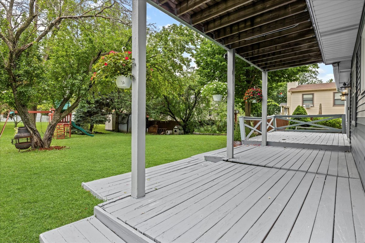 3905 Cornell Avenue, Park City, IL 60085