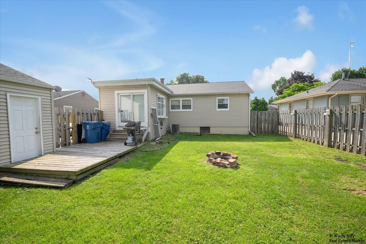 105 N Chase Avenue, Bartlett, IL 60103