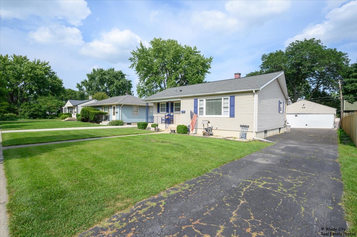 105 N Chase Avenue, Bartlett, IL 60103