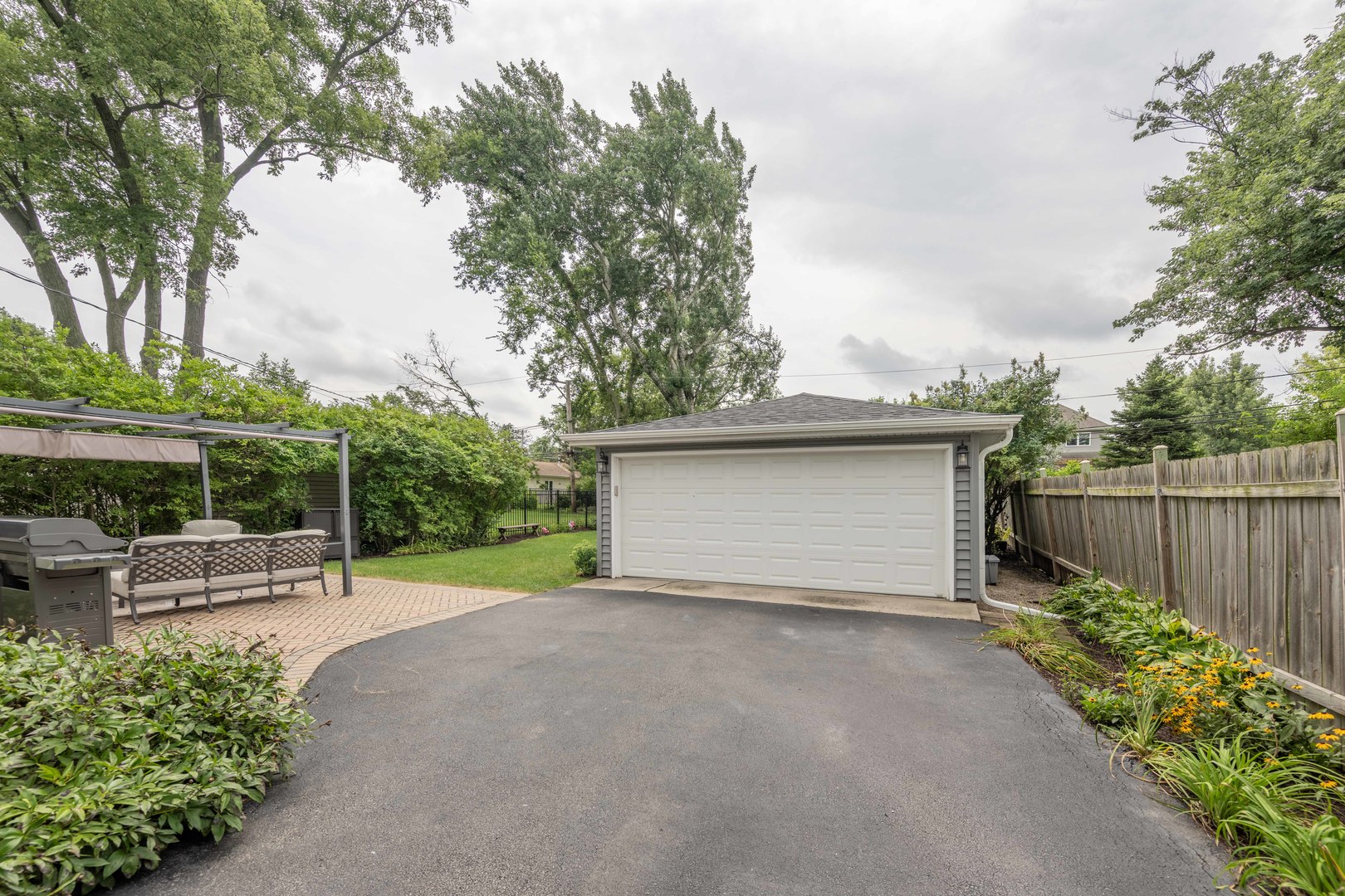 141 W Park Drive, Lombard, IL 60148