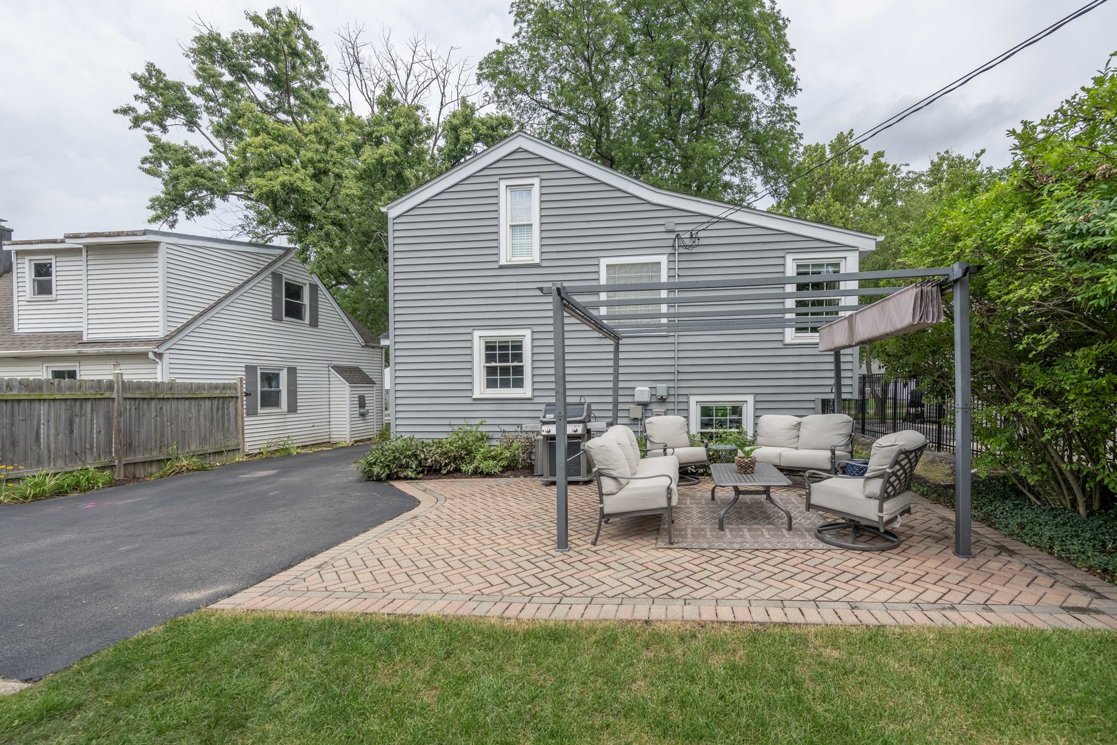 141 W Park Drive, Lombard, IL 60148